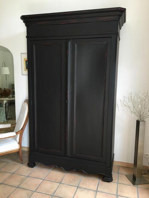 Une armoire de famille : et pourquoi pas en noir !