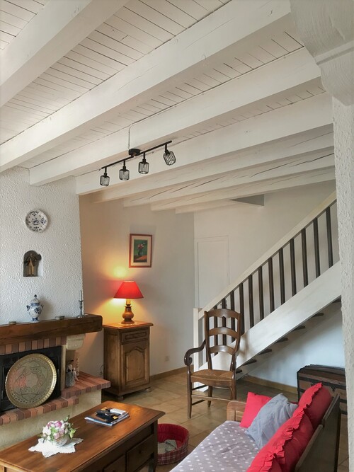 relooking poutres de plafond et escalier en blanc à Aix en Provence