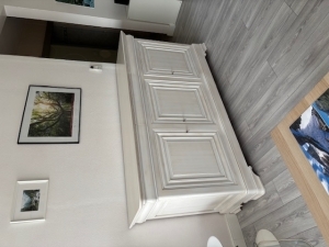 relooking d'un meuble Louis Philippe dont on ne veut pas se séparer.